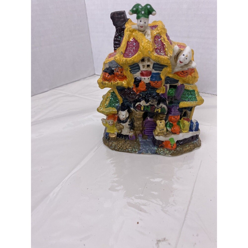 SMALLL COLORFUL HAUNTED HALLOWEEN HOUSE VTG